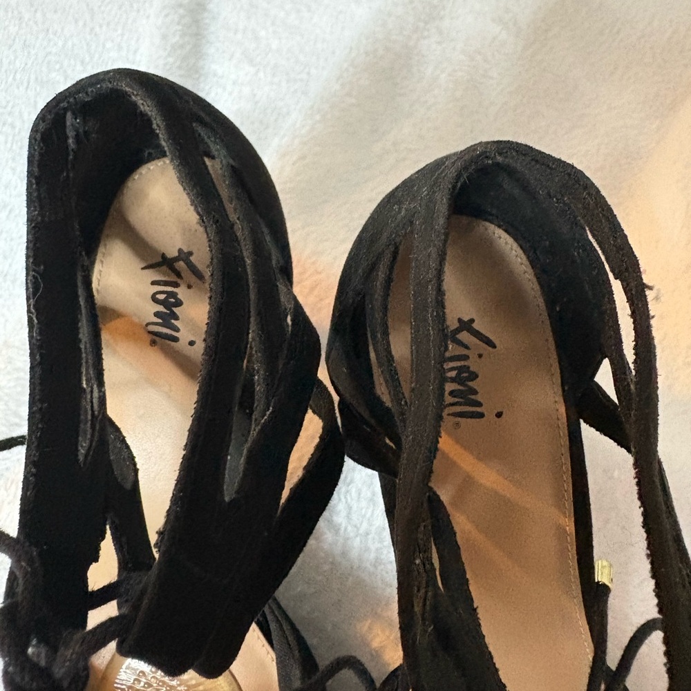 Fioni Women's Shoe KWEN STRAPPY Dress Kitten Heels Black Suede Size 8.5 - Picture 3 of 8